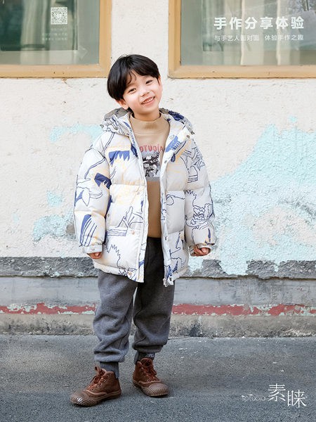 素睐2021秋冬季银色连帽羽绒服