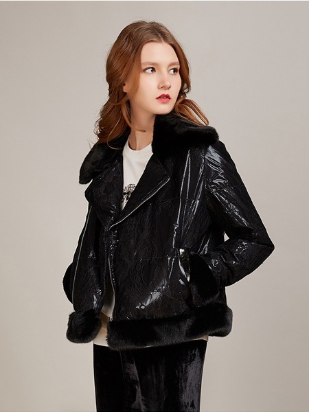 卡榭女装2021秋冬季黑色纯色皮衣
