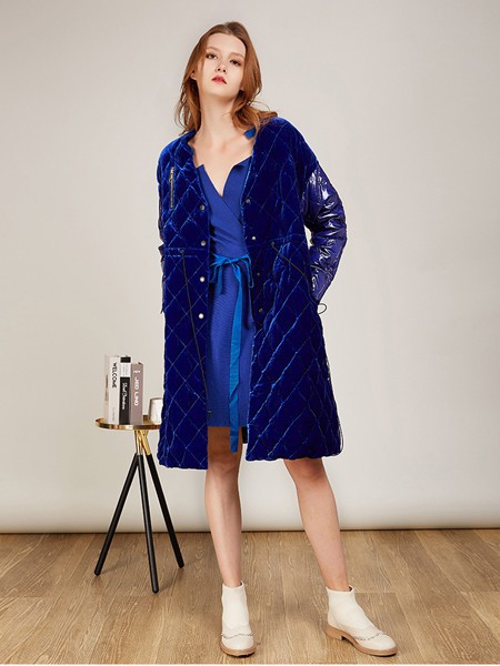 卡榭女装2021秋冬季藏蓝色纯色连衣裙