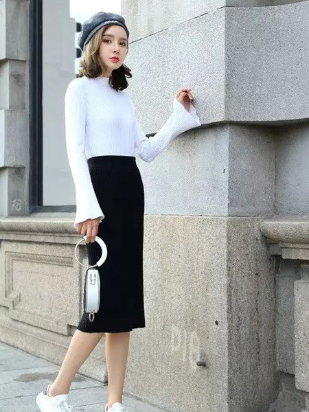 至感休闲装2021秋冬季黑色纯色包臀裙