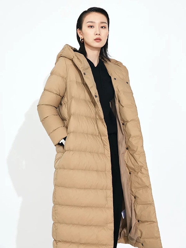 玛塞莉2021秋冬季驼色连帽羽绒服