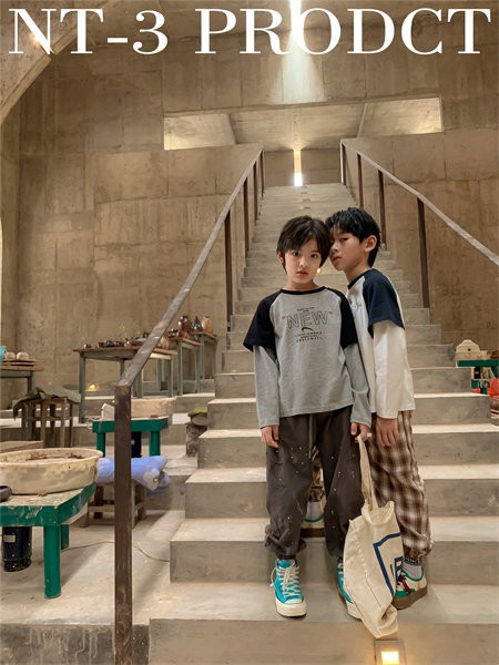 拾恩初＆番薯片2021秋冬季拼色字母T恤