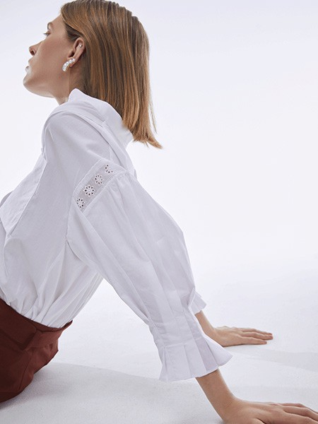 爱城市女装2021秋冬季白色纯色衬衫