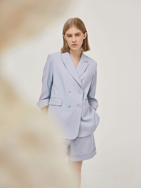 爱城市女装2021秋冬季蓝色纯色西装