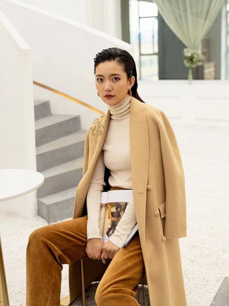 右立方2021秋冬季卡其色纯色大衣