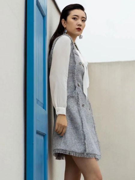 右立方2021秋冬季灰色纯色连衣裙