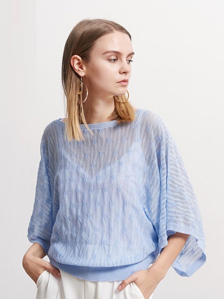 ​体己女装2021春夏季浅蓝色镂空针织衫