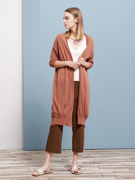 ​体己女装2021春夏季橙色长款针织衫