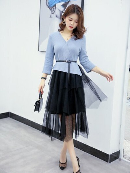 摩纳珂女装2021秋冬季浅蓝色纯色针织衫