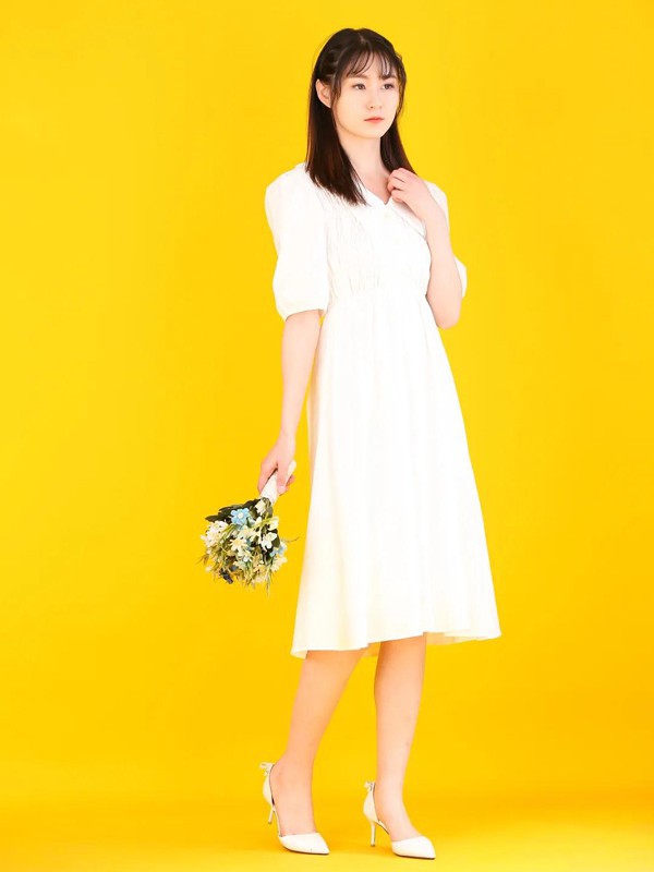 麦笈女装2022春夏季白色纯色连衣裙