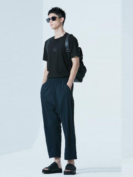 MJU:T男装2022春夏季黑色纯色T恤