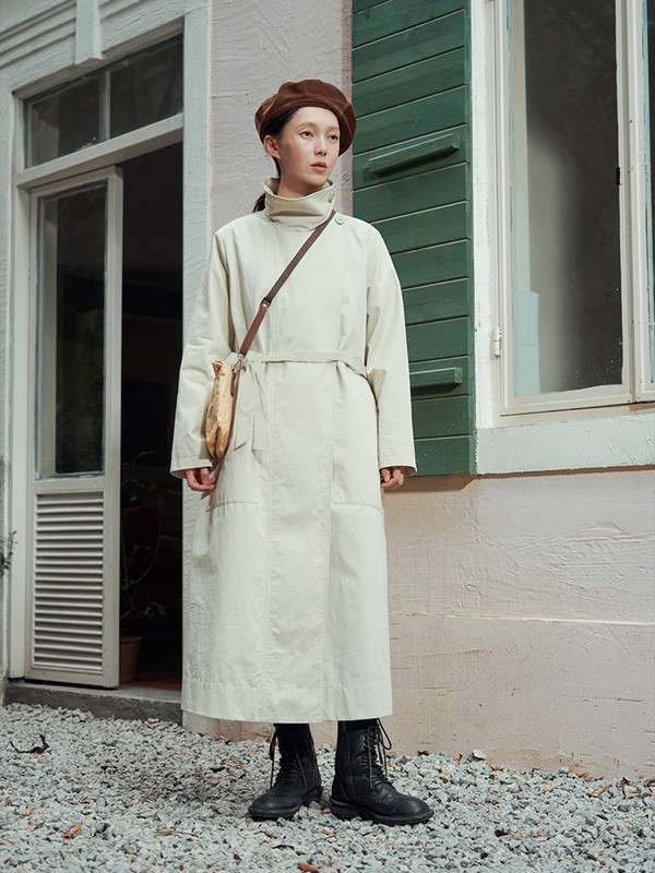 马可未女装2021秋冬季白色高领连衣裙