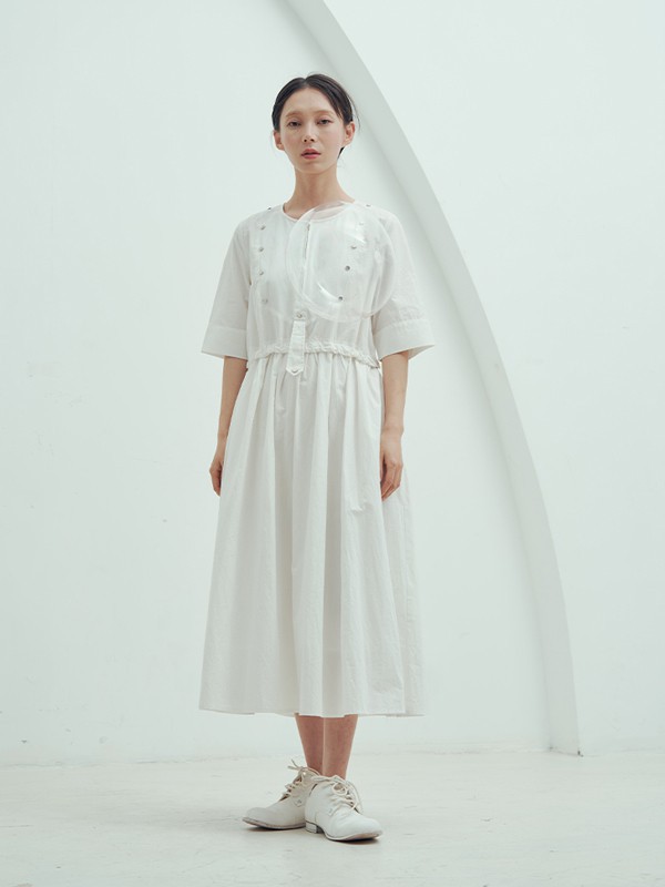 马可未女装2021秋冬季白色宽松连衣裙