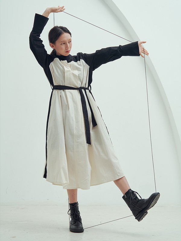 马可未女装2021秋冬季白色印花连衣裙