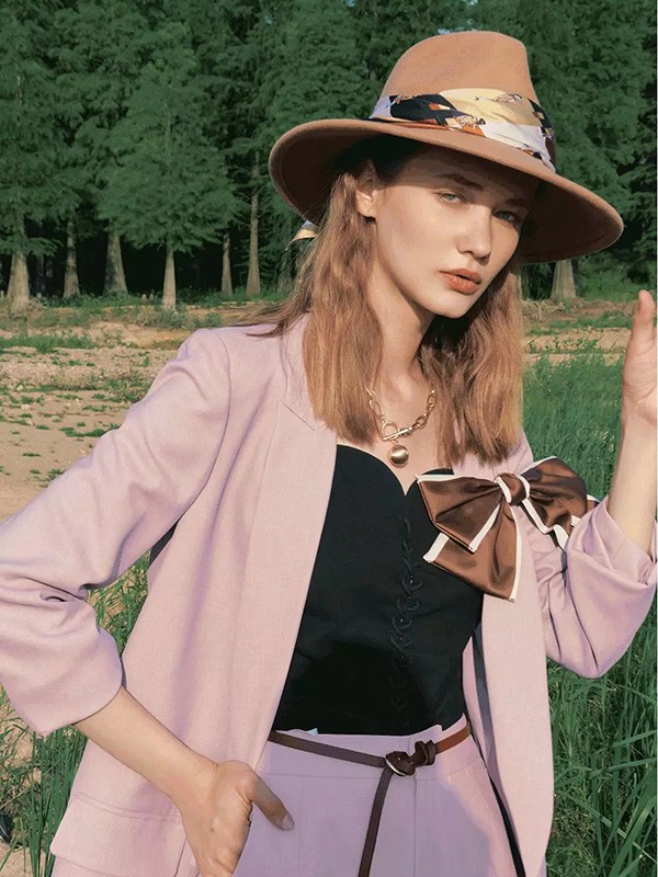 拉素女装2021秋冬季粉色纯色西装