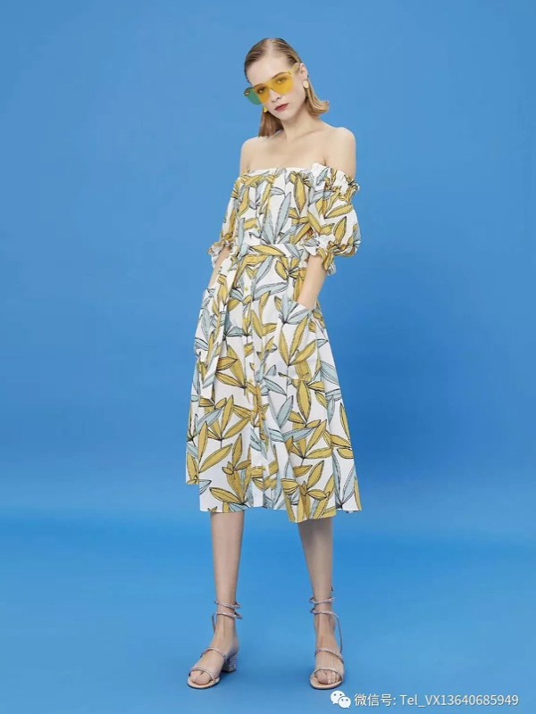 朗美睿2022春夏季白色一字肩连衣裙