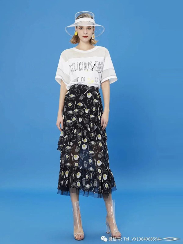 朗美睿女装2022春夏季黑色印花半身裙