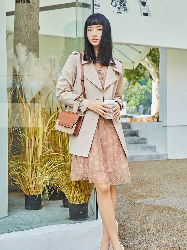 茵格丽2022春夏季粉色纯色连衣裙