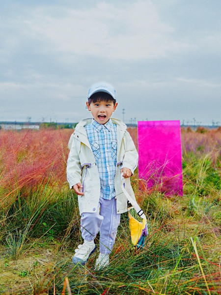 羽成扉童装2022春夏季蓝色格子衬衫