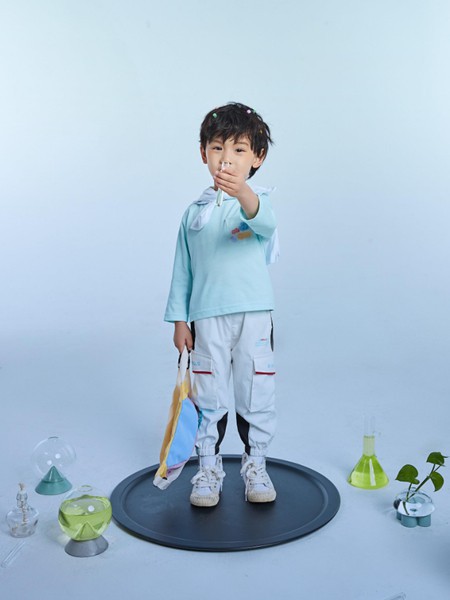 羽成扉2022春夏季蓝色印花T恤