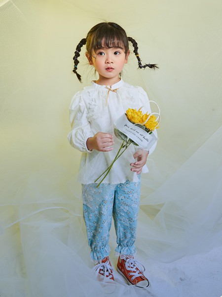 羽成扉2022春夏季白色纯色衬衫