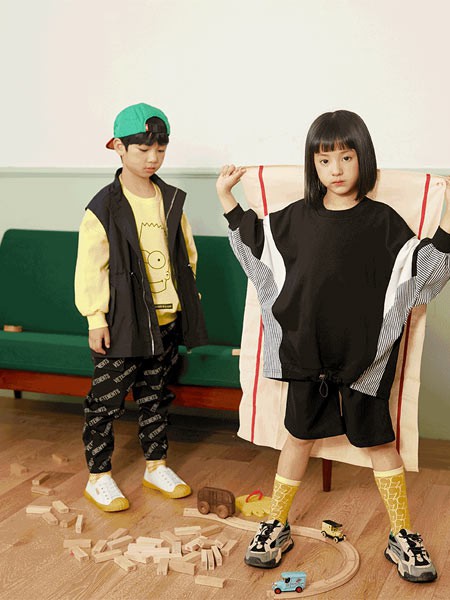 麦哈·派童装2022春夏季黑色宽松T恤