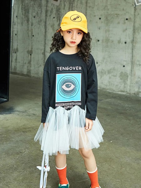 麦哈·派童装2022春夏季黑色印花T恤