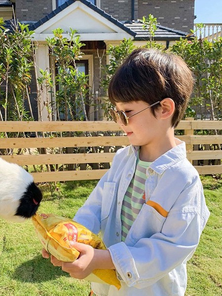 可米の家童装2022春夏季浅蓝色纯色衬衫