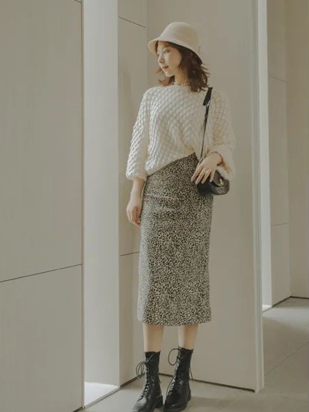 香妲儿女装2021秋冬季白色纯色毛衣