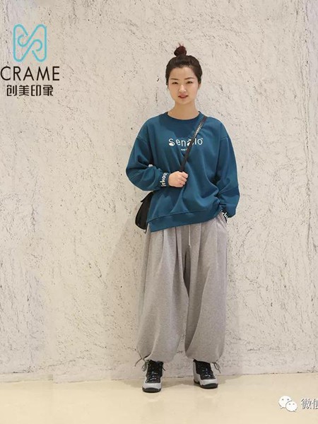 ​创美印象女装2021秋冬季蓝色字母T恤