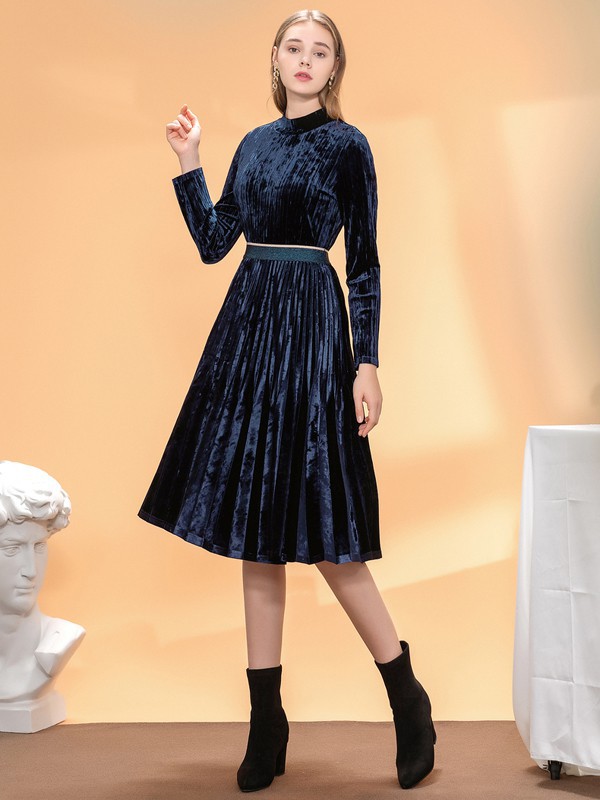 ​伊诗夏兰薇女装2021秋冬季藏蓝色收腰连衣裙