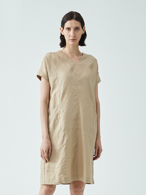 己以2022春夏季卡其色纯色连衣裙
