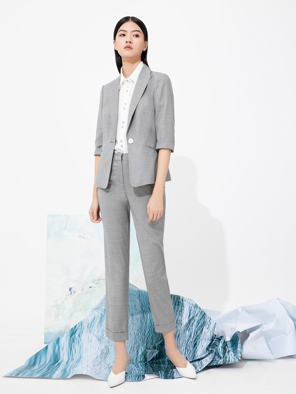 卡莉朵拉2022春夏季灰色纯色西装