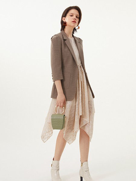 ​vizaviza2021秋冬季米色不对称连衣裙