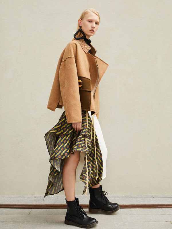 Vmajor女装2022春夏季驼色纯色大衣