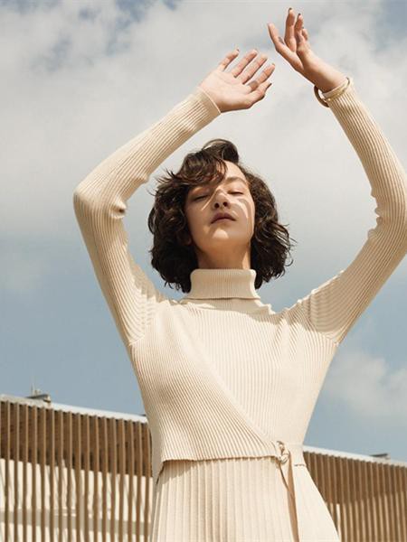 你好朋友女装2021秋冬季白色高领针织衫