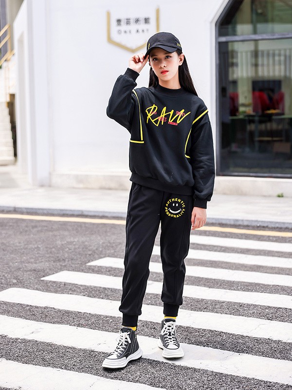 糖果布丁2021秋冬季黑色字母T恤