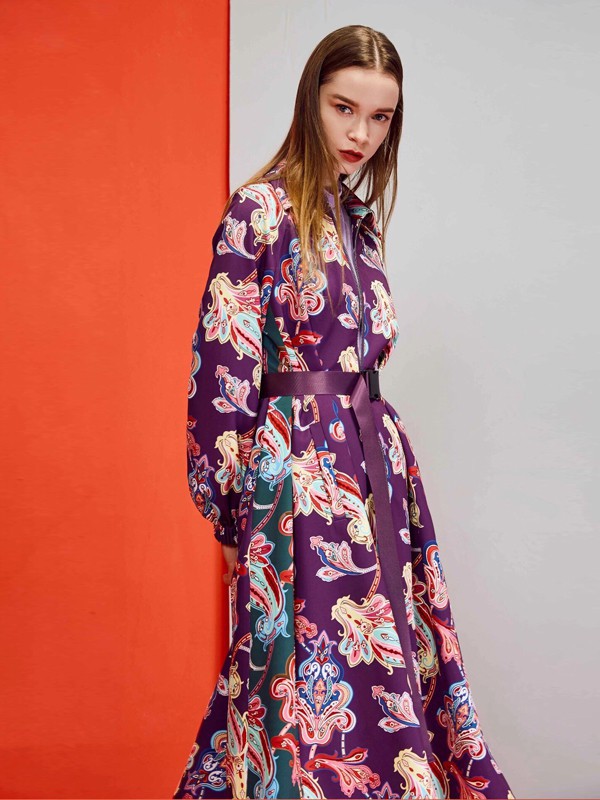 菲菲拉品2021秋冬季紫色印花风衣