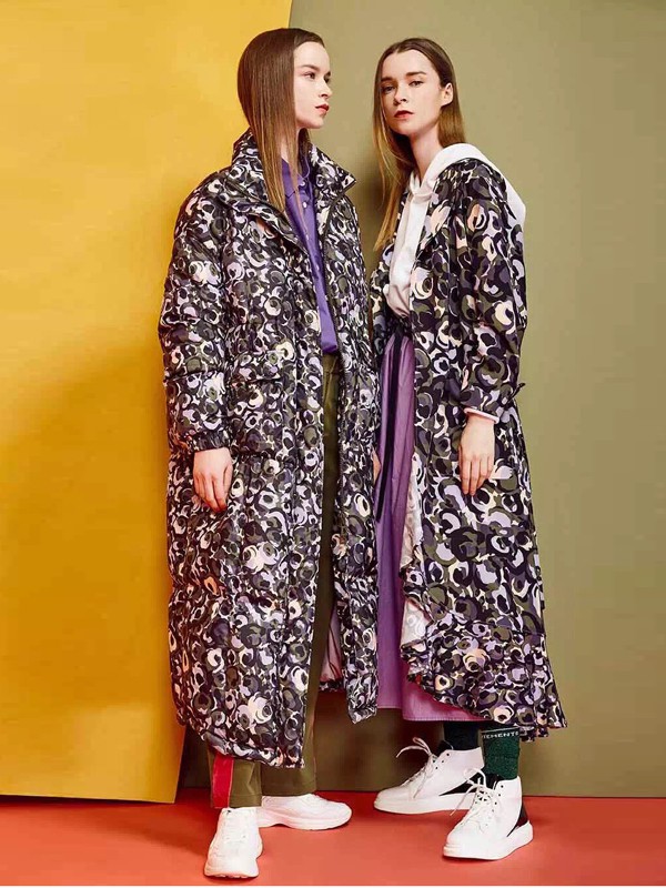 菲菲拉品2021秋冬季黑色印花外套