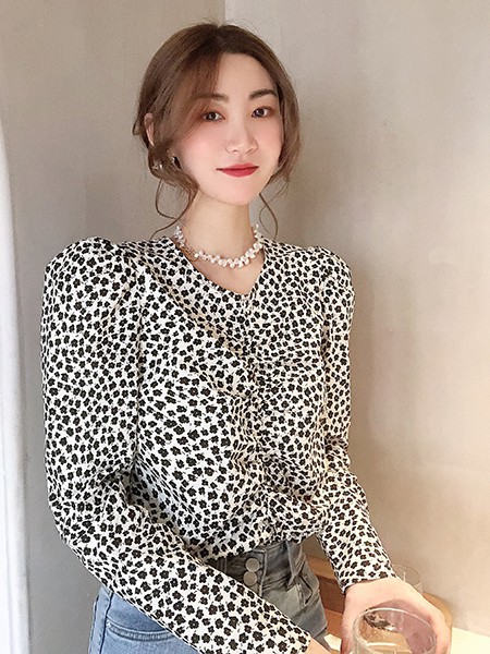 桔尚2022春夏季白色印花上衣