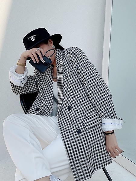 桔尚2022春夏季白色格子西装