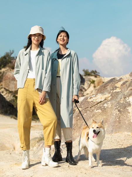 堓上2021秋冬季蓝色纯色风衣