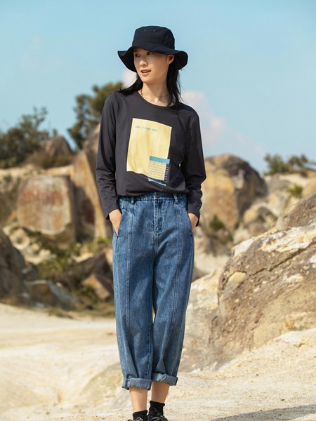 堓上2021秋冬季黑色印花T恤