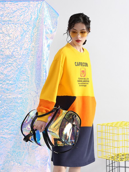 F2305女装2021秋冬季拼色字母T恤