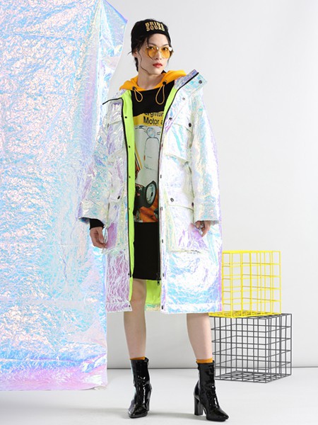 F2305女装2021秋冬季白色连帽羽绒服