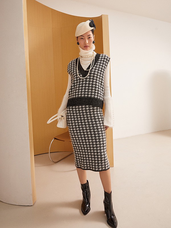 唯可佳2021秋冬季黑色格子连衣裙