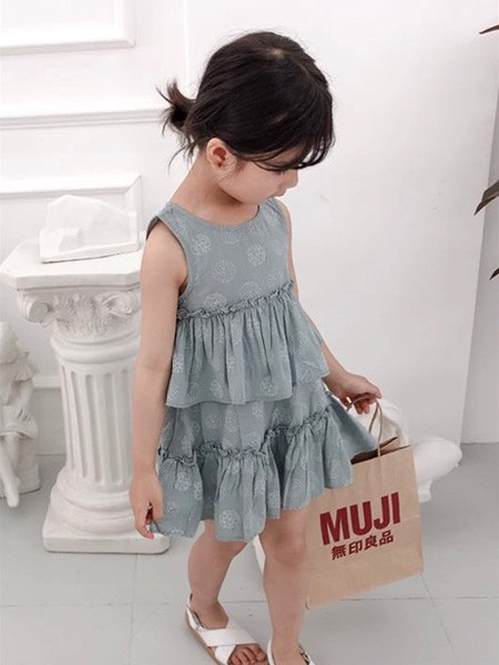 小朋友的秘密2022春夏季灰色印花连衣裙