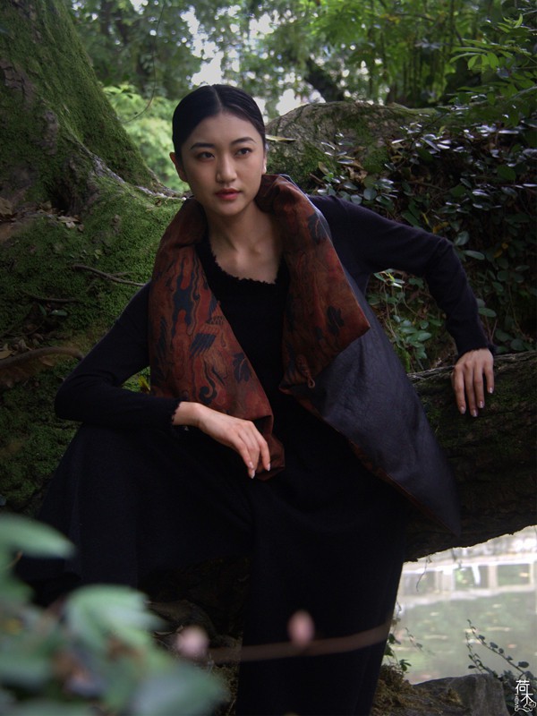 荷木女装2021秋冬季黑色纯色马夹