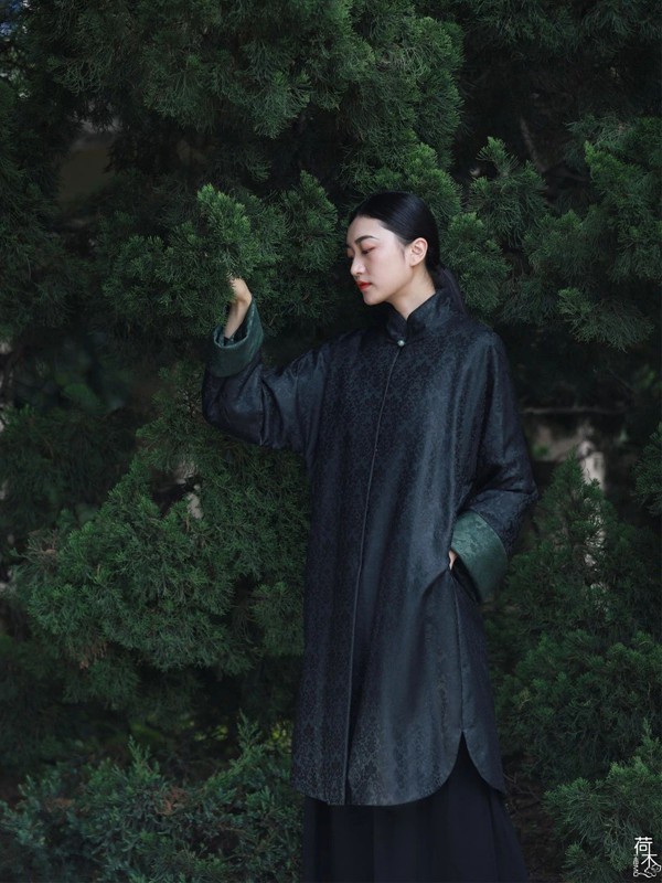 荷木女装2021秋冬季黑色豹纹外套