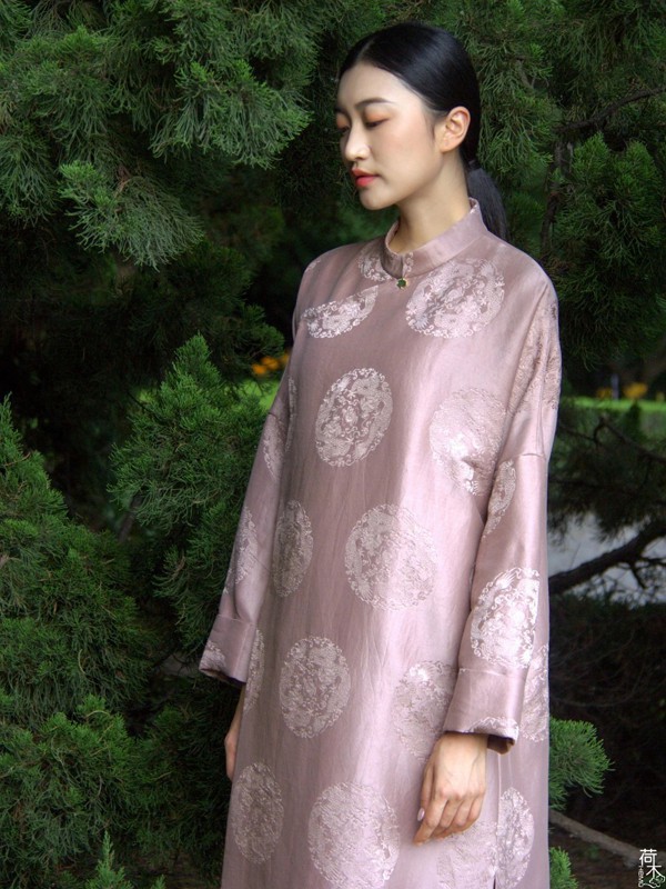 荷木女装2021秋冬季粉色暗纹上衣